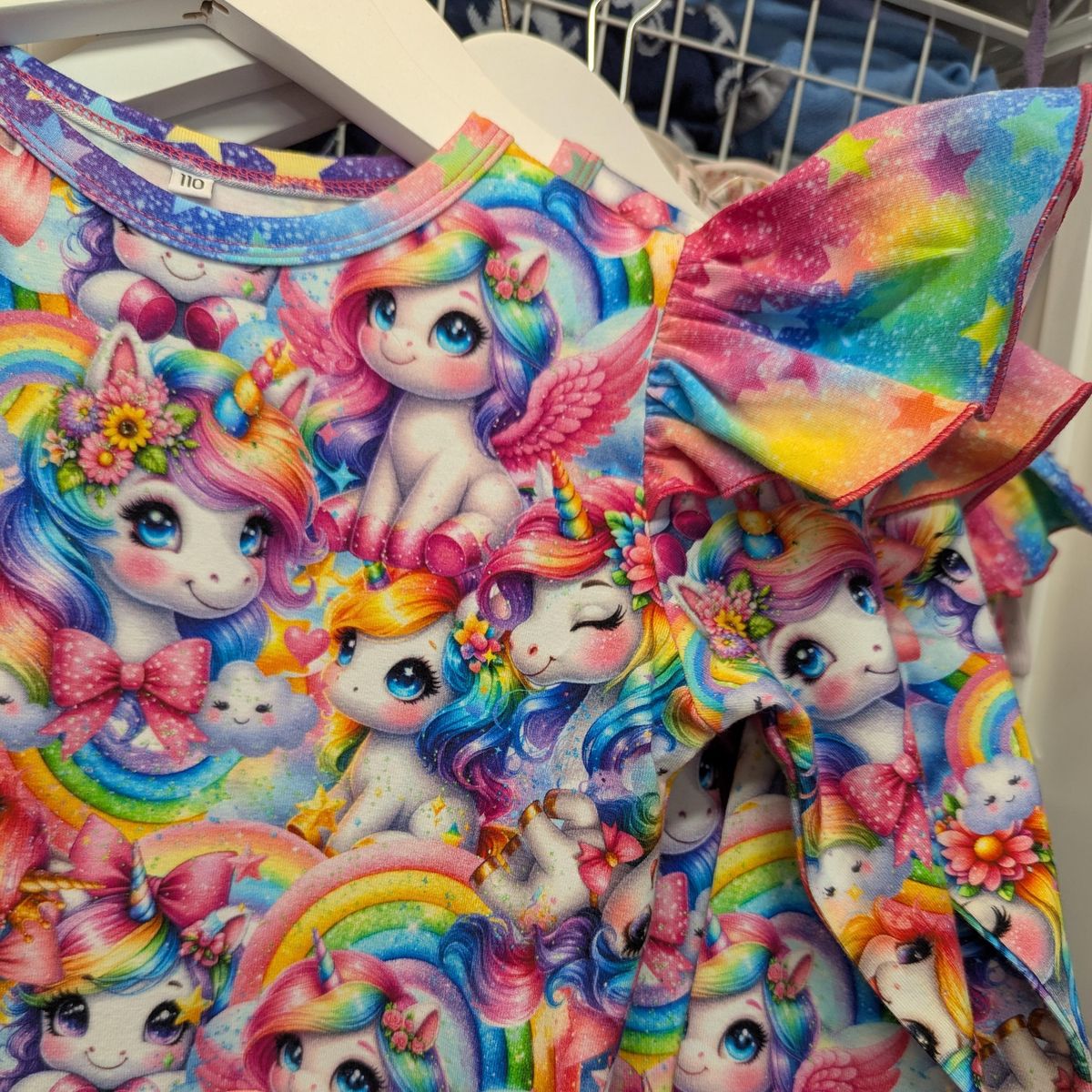 Snurre kjole med enhjørninger og stjerner